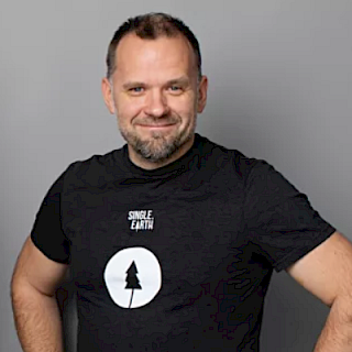 Single.Earth kaasasutaja, tehnoloogiajuht