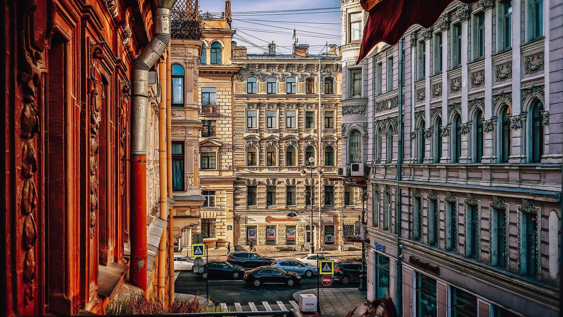 Дом в центре санкт петербурга. Элитная недвижимость Москва. Дорогой Питер. Фасады питерских больниц. Петербург город культуры.