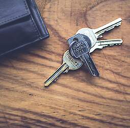 Collateral mortgage housing. Rules of the game.