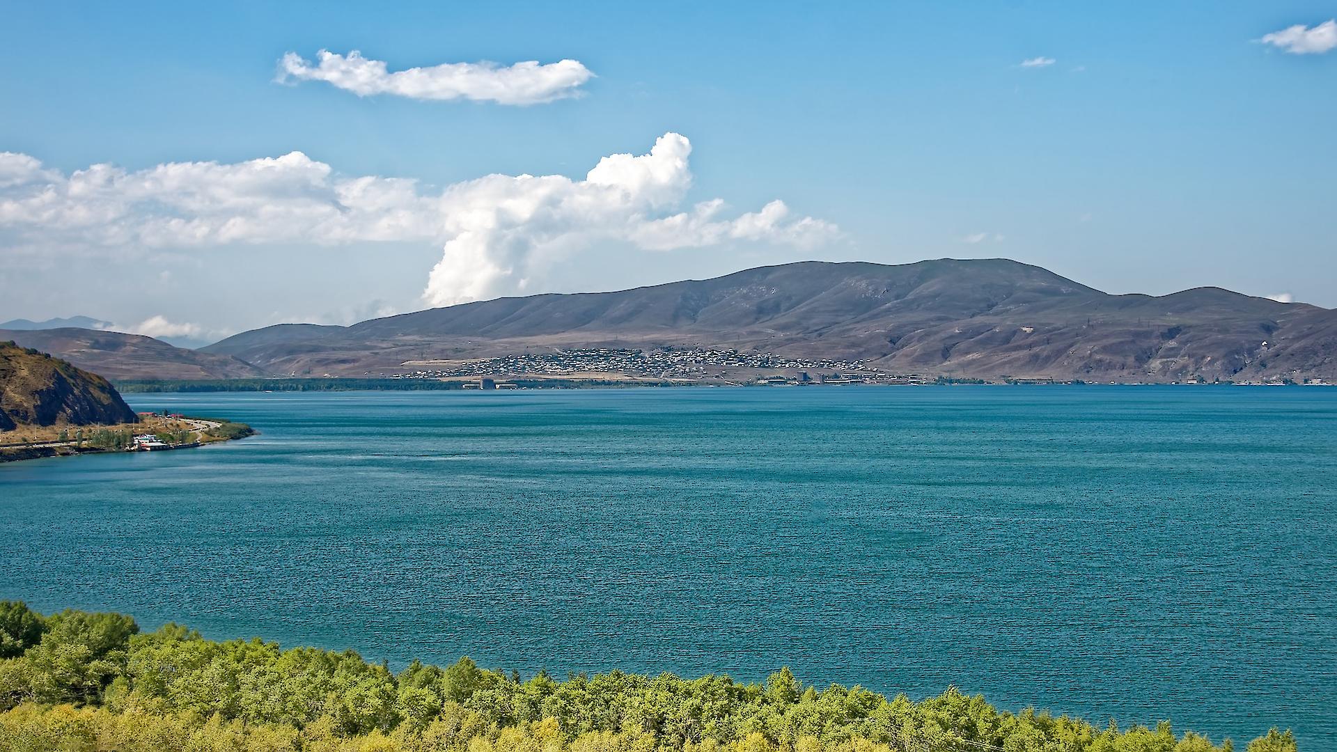 Озера севан армения фото