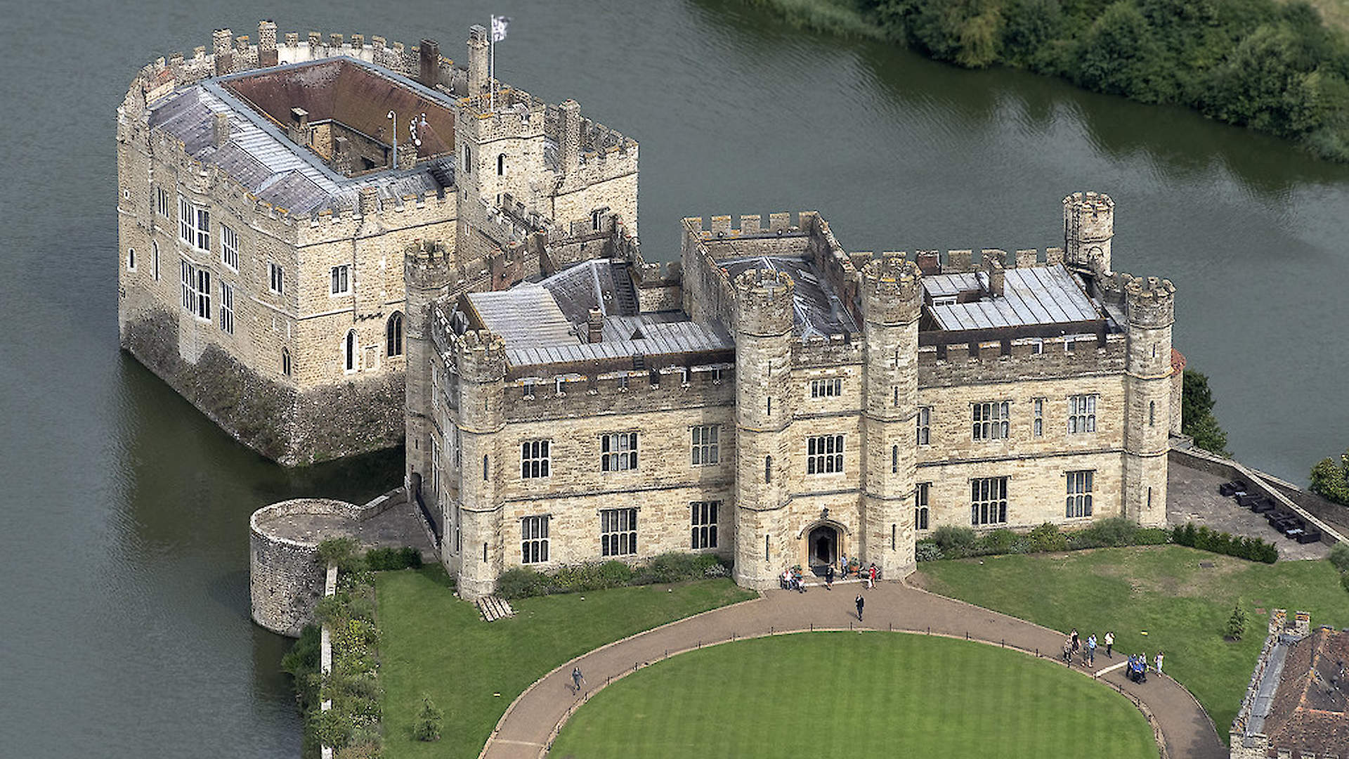 British castles. Замок Лидс (графство Кент). Замок Лидс в Кенте. Лидс Касл замок. Замок Лидс графство Кент внутри.