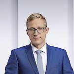 Johannes Tralla Well-known Estonian journalist and broadcaster at Estonian Public Broadcasting (ERR), with a diverse media career spanning technology, culture and international reporting.