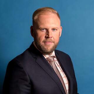 Konverentsi päevajuht, ajakirjanik ja koolitaja