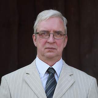 Eesti Ajalooliste Hoonete Ümarlaua (EAHÜ) koordinaator, Eesti Mõisakoolide Ühendus juhatuse liige aastast 2003, Pandivere LEADER KTR tegevjuht, olnud pikaaegne Kõpu vallavanem.