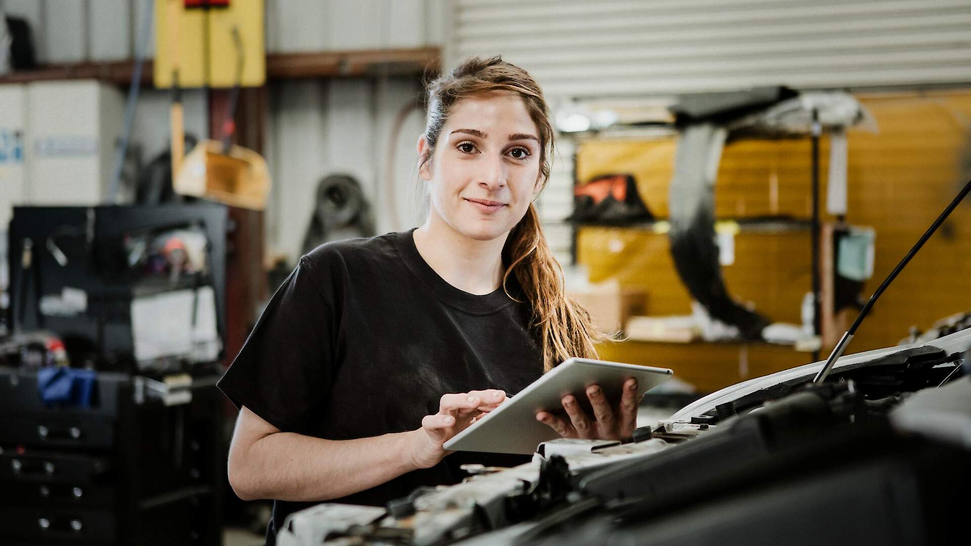 Женщины механики. Автомеханик. I work at a Garage.